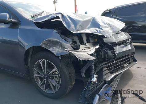 2024 Kia Forte Lxs z USA, uszkodzony, nr VIN 3KPF24AD8RE828508